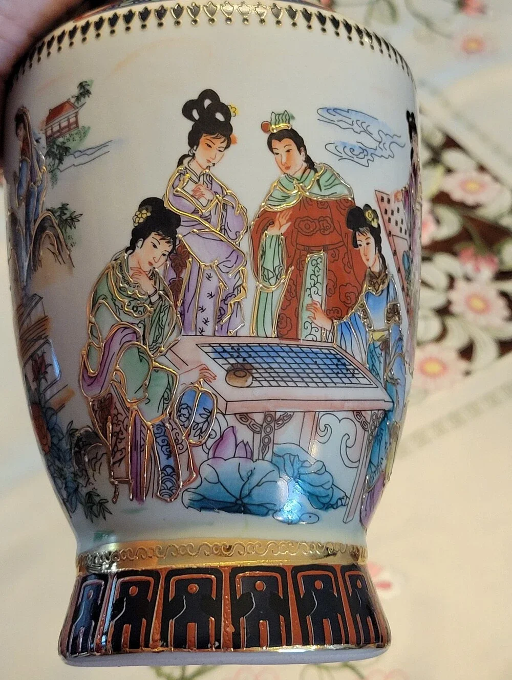 Vintage Chinese Satsuma Gilded Moriage Geisha Mantel Vase 10.1/2